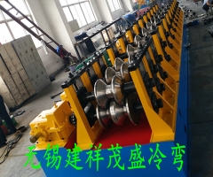 公路護(hù)欄板成型設(shè)備