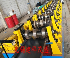 高速公路護(hù)欄成型機(jī)