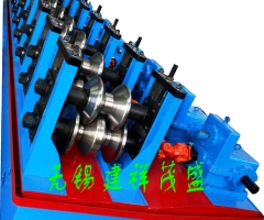高速公路護(hù)欄成型機(jī)