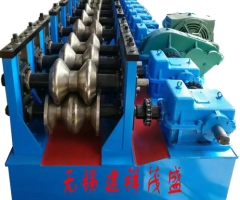 高速公路護(hù)欄成型機(jī)